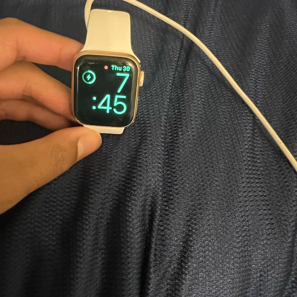 Apple Rose Gold and White Smartwatch with Series 4 40 MM